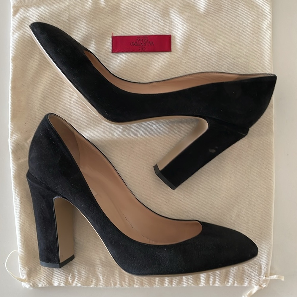 Valentino Garavani Black Suede Block Heel Pumps - Picture 6 of 15
